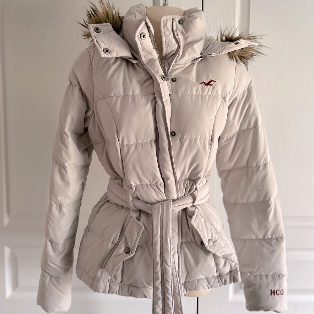 HOLLISTER Abercrombie HCO  FUR HOODED PUFFER JACKET -cream/tan